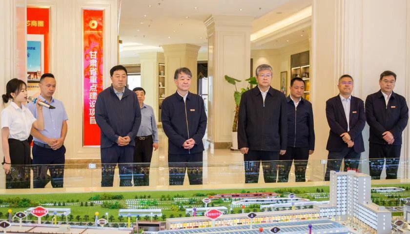 兰州大学党委书记马小洁莅临东盛国际商贸物流港调研